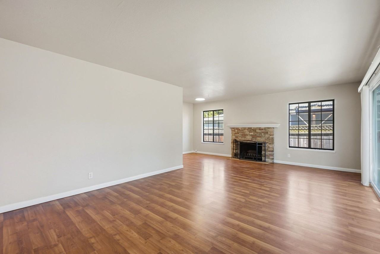 1835 Sandalwood Dr - Photo 7 of 36