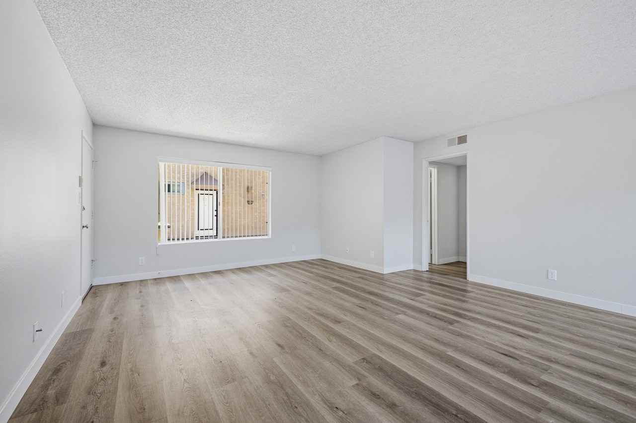 1701 Scott Rd - Photo 3 of 12