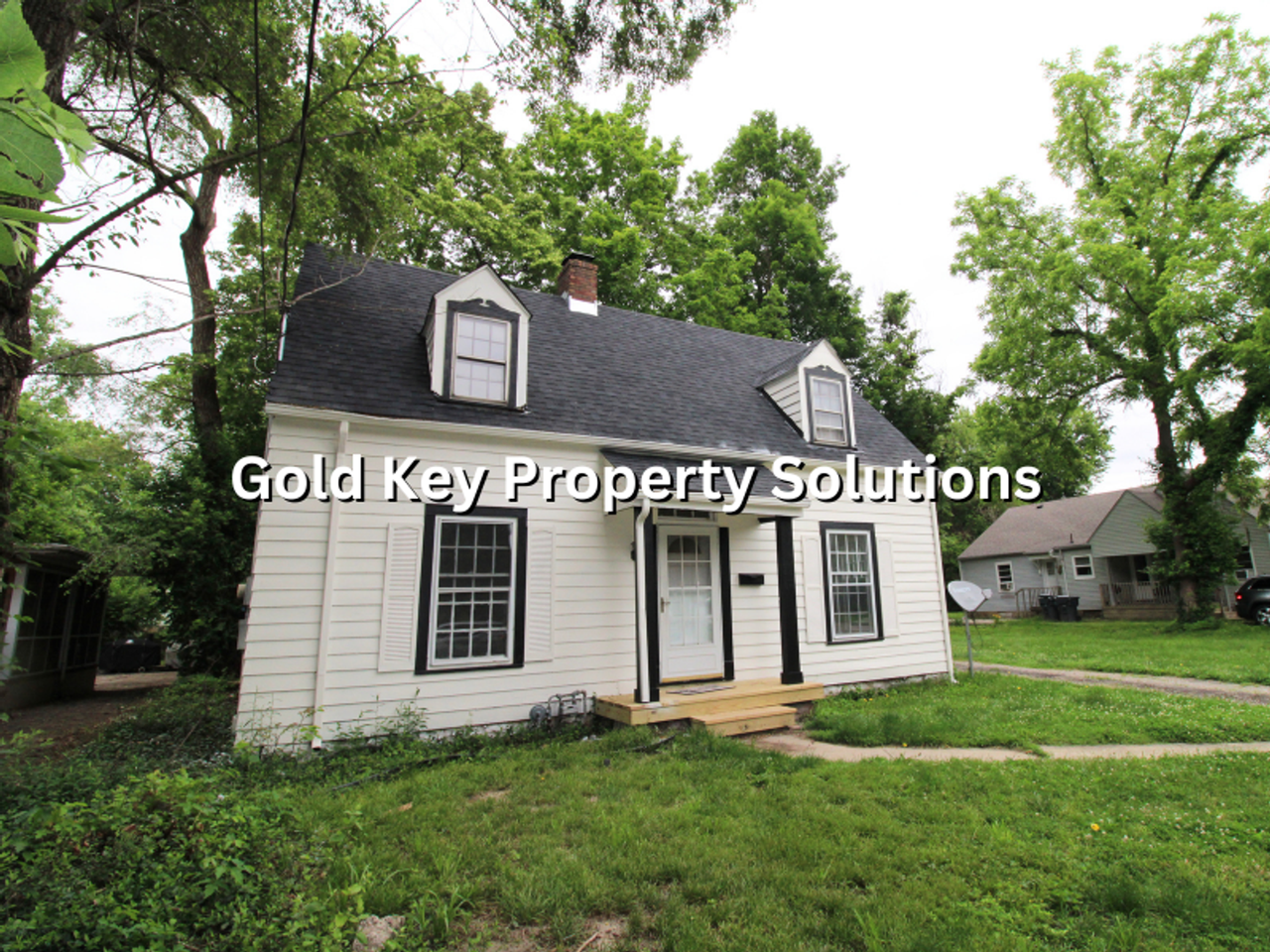2326 W 12th St - Photo 2 of 20