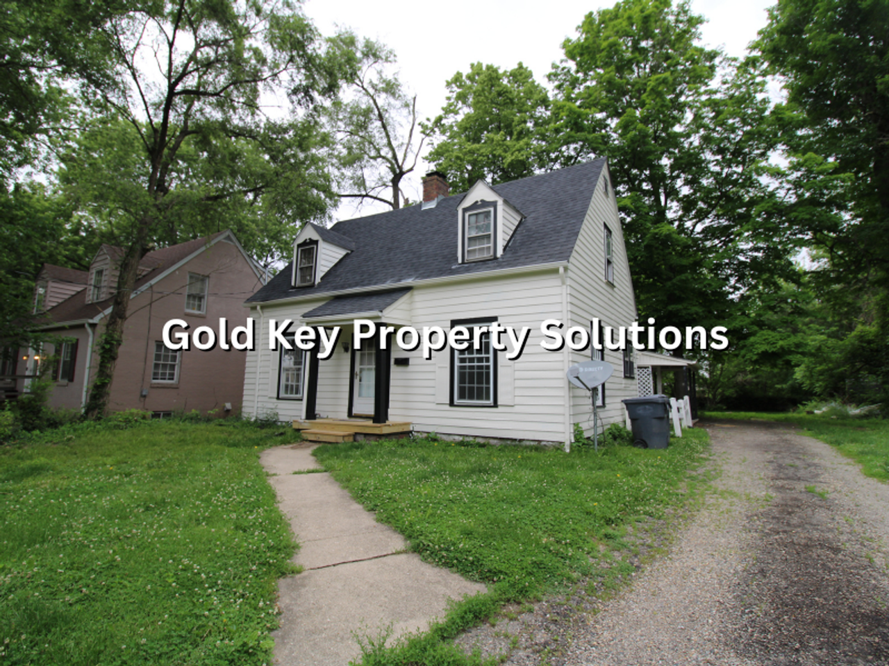 2326 W 12th St - Photo 3 of 20