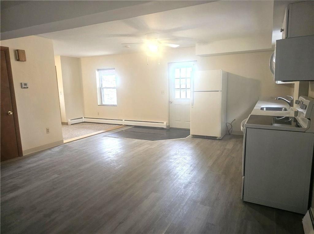 122 Jane St ##B - Photo 3 of 10
