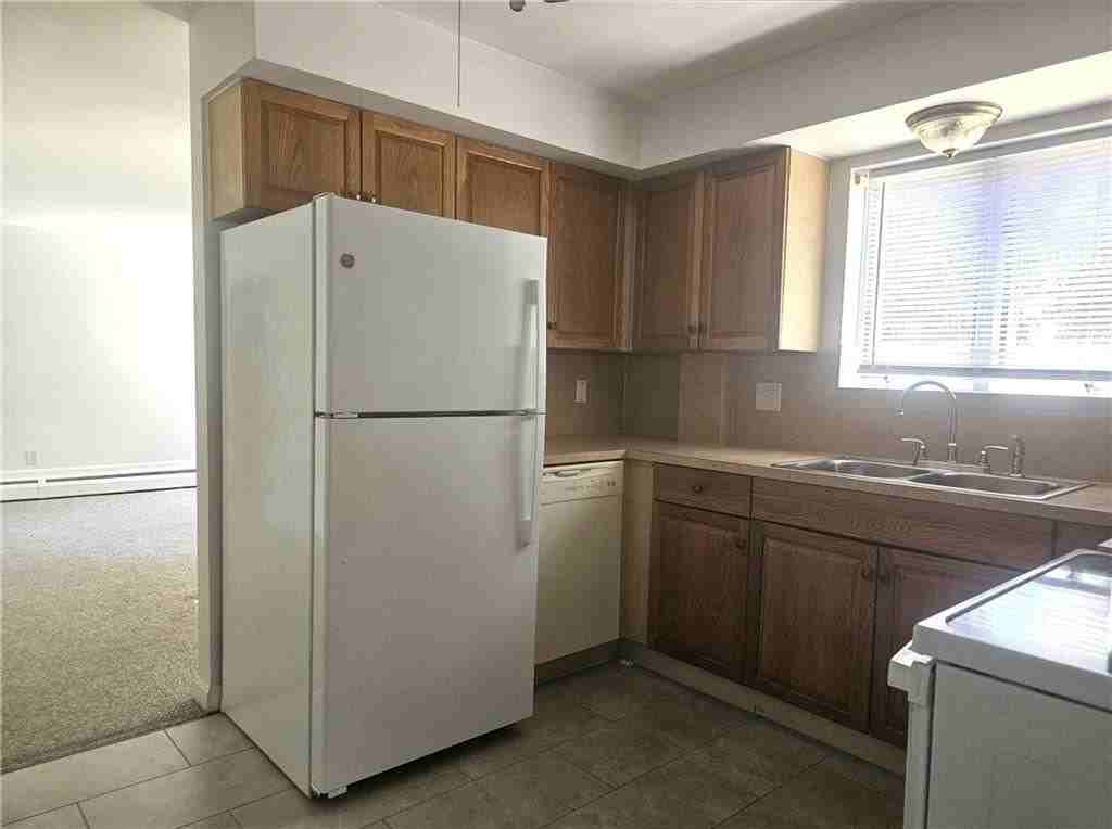124 Jane St ##B - Photo 3 of 16