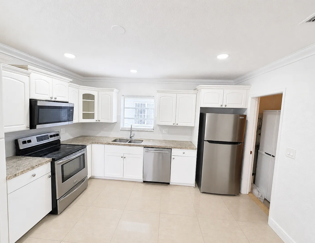 1306 S 29th Ave - Photo 2 of 7