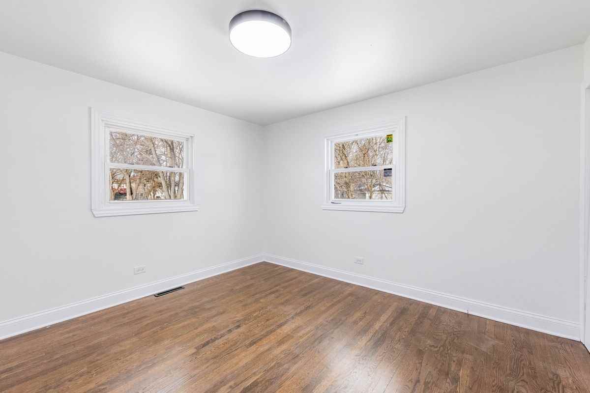 4120 Greenbrier Ln - Photo 5 of 23