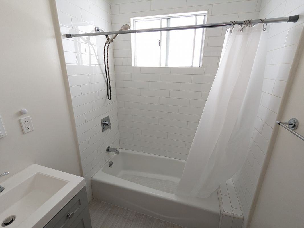 1320 N Martel Ave ##7 - Photo 6 of 16
