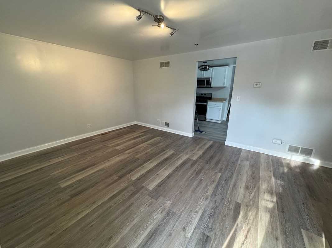 5921 S Racine Ave - Photo 3 of 19