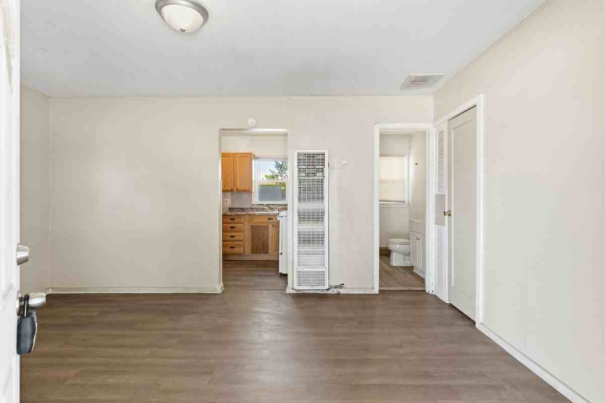 207 N Santa Fe Ave ##1 - Photo 4 of 26