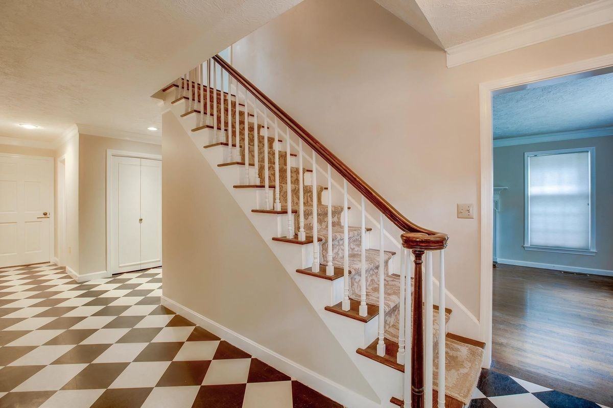 27 Buttonwood Rd - Photo 3 of 29