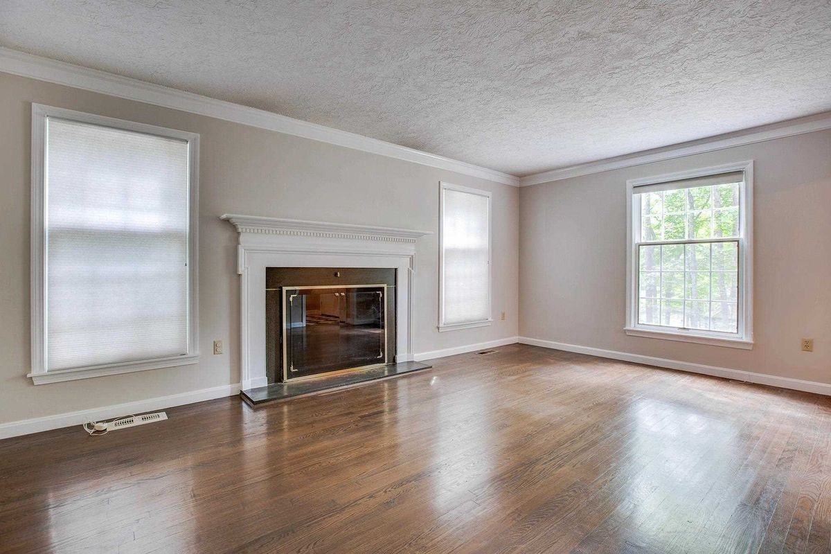 27 Buttonwood Rd - Photo 4 of 29