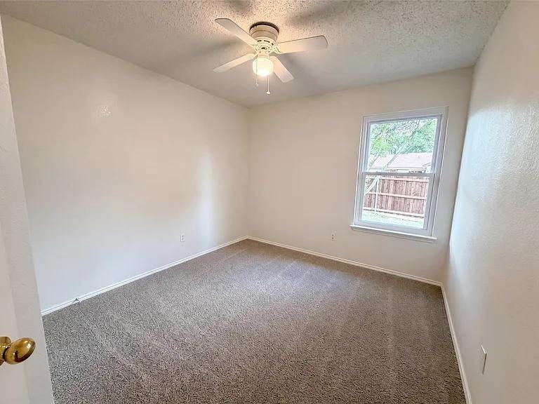 10304 Pondwood Dr - Photo 7 of 17