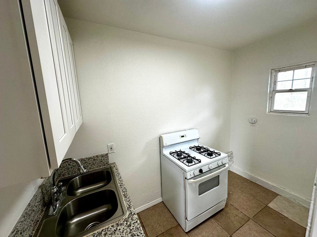 13906 Grant St ##B - Photo 5 of 7