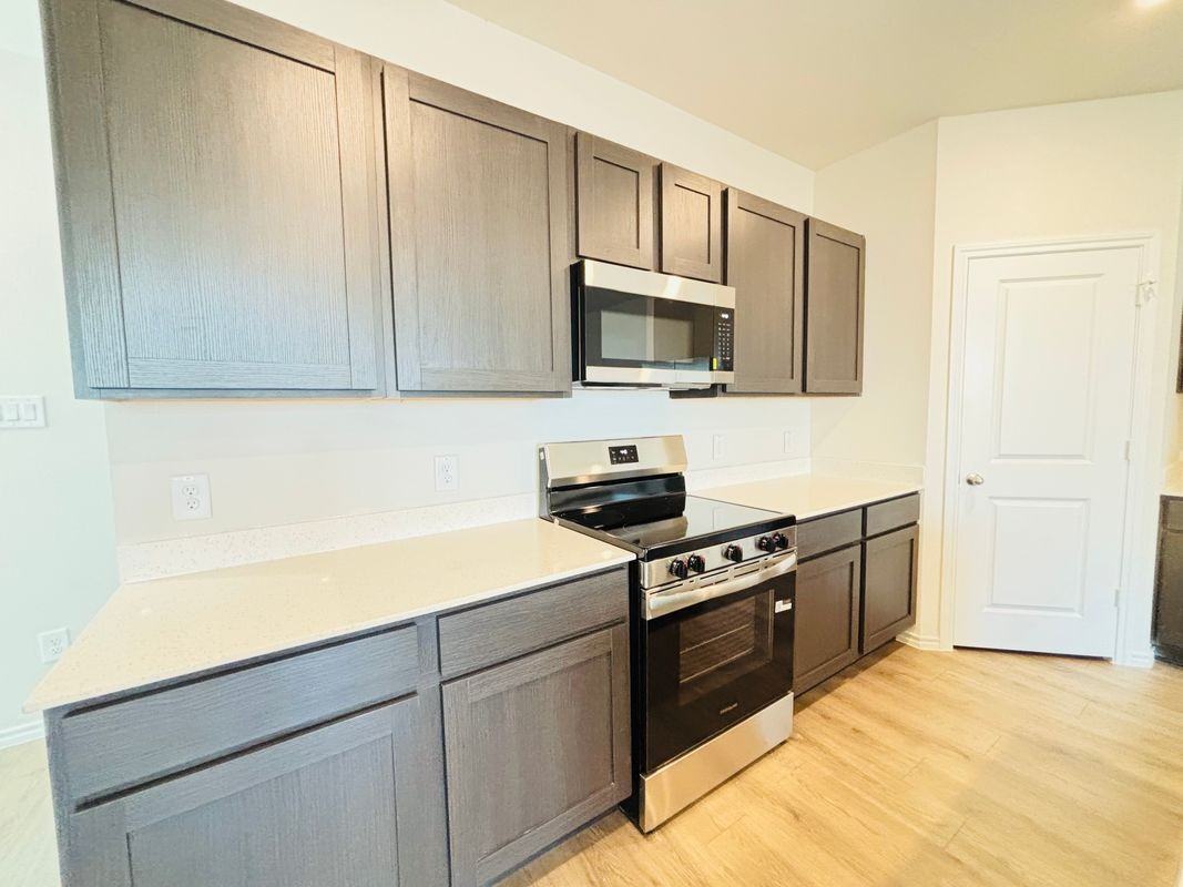 120 Redwood Rd - Photo 4 of 14