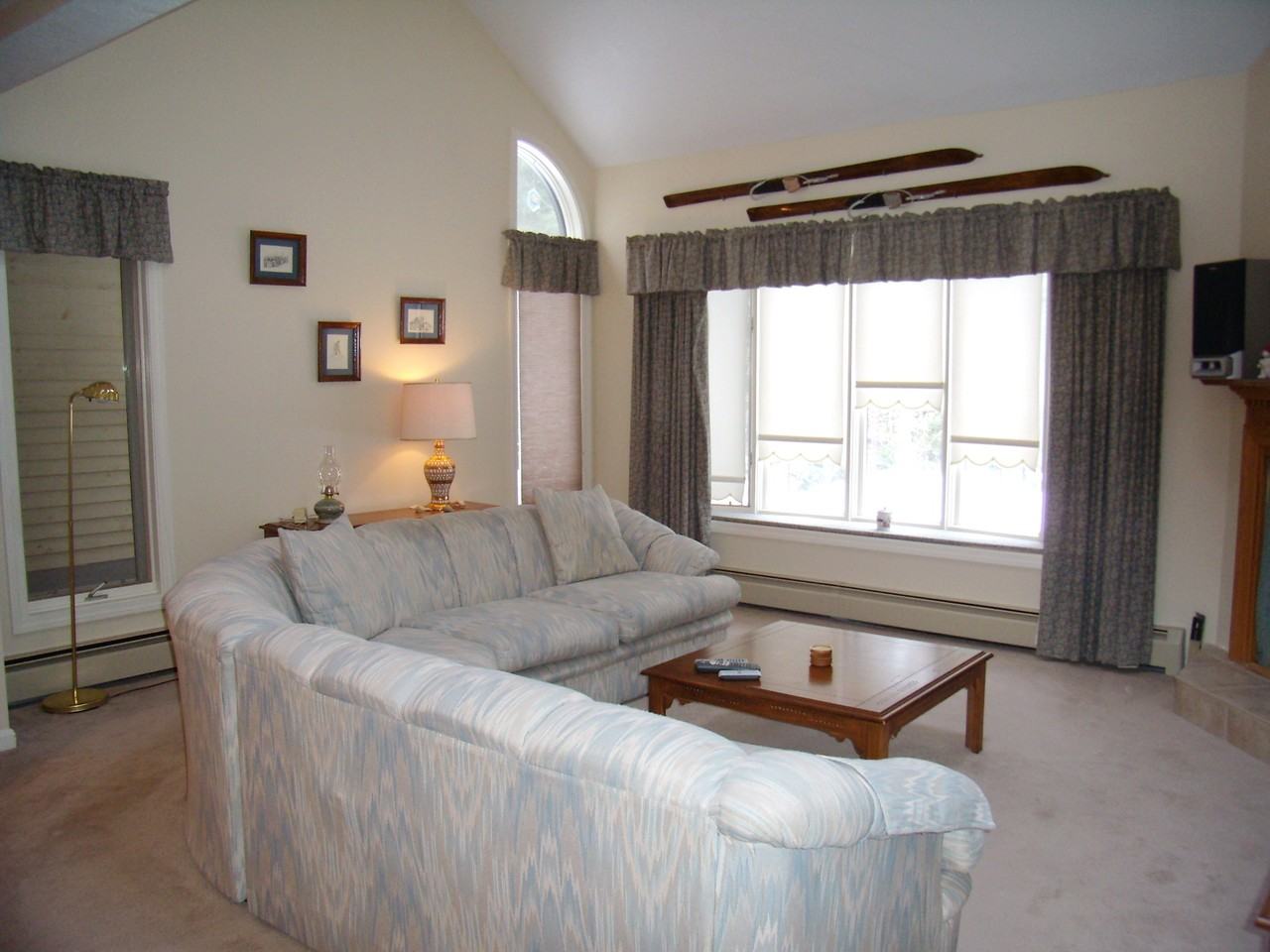 215 Longfellow Dr - Photo 3 of 19