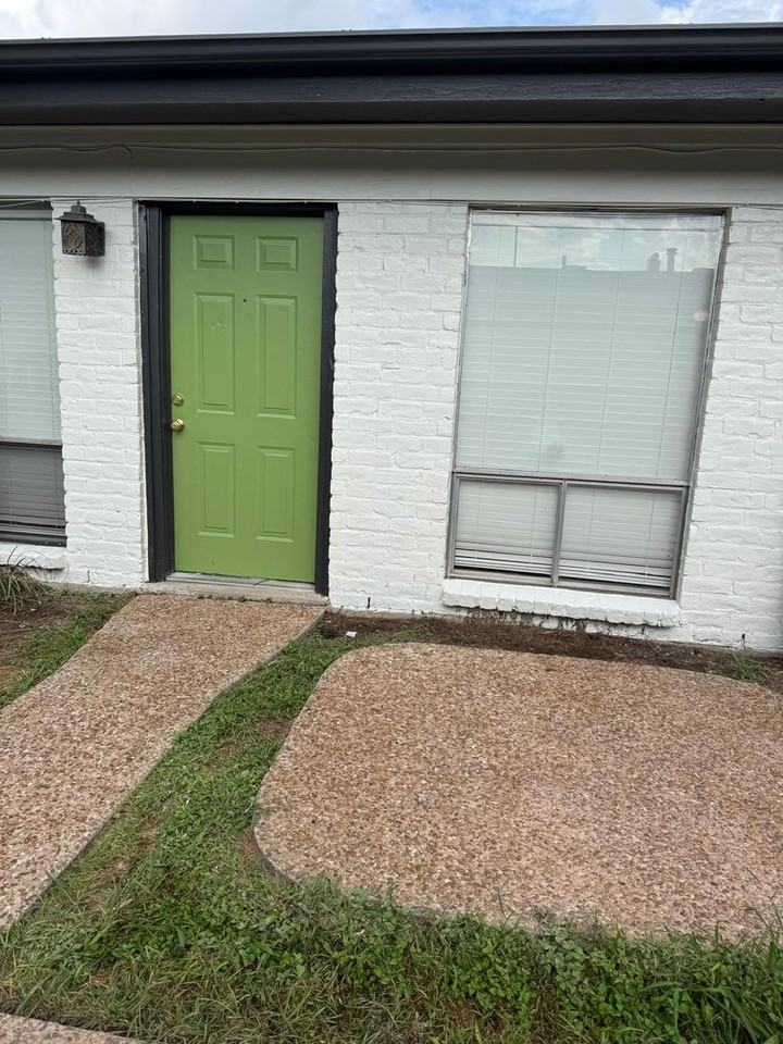 606 W 51st St - Photo 2 of 20