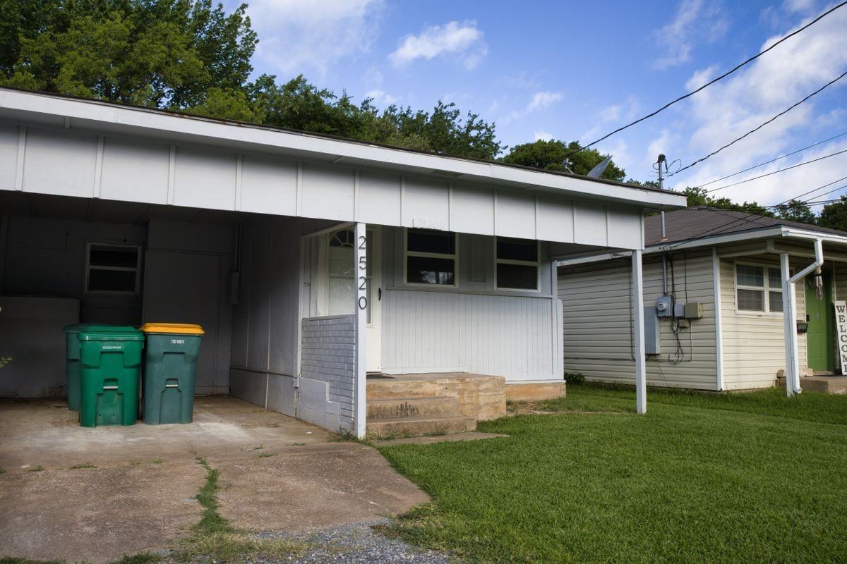 2520 N Hickory St - Photo 2 of 35