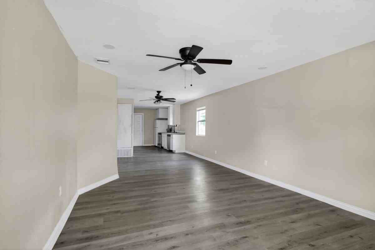 2520 N Hickory St - Photo 5 of 35