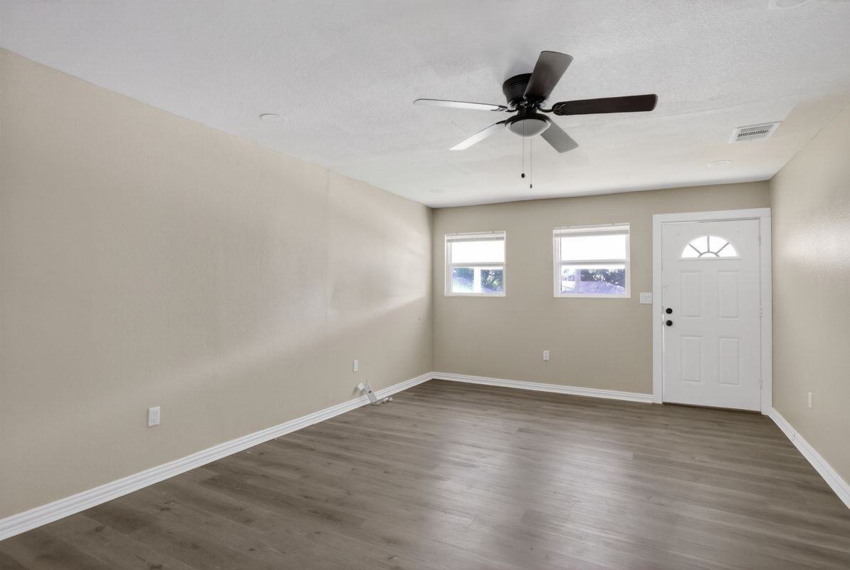 2520 N Hickory St - Photo 7 of 35