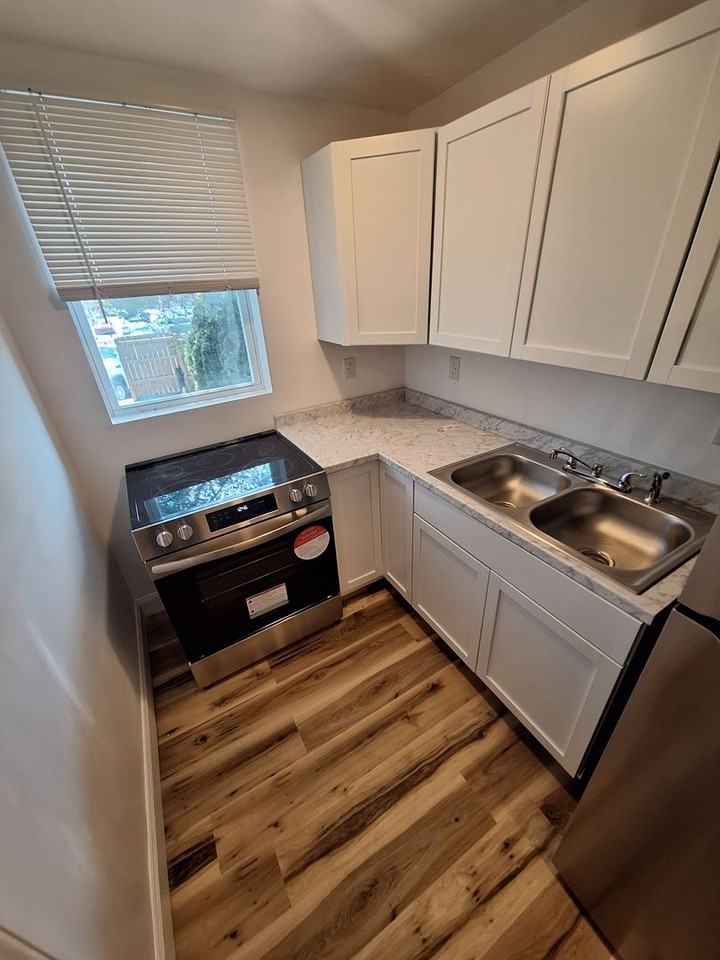 140 Miller Ln - Photo 2 of 11
