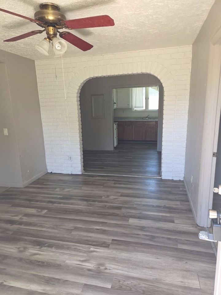 2507 W Laura Ave - Photo 2 of 13