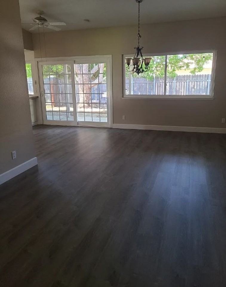 4901 Autumntree Ct - Photo 3 of 24