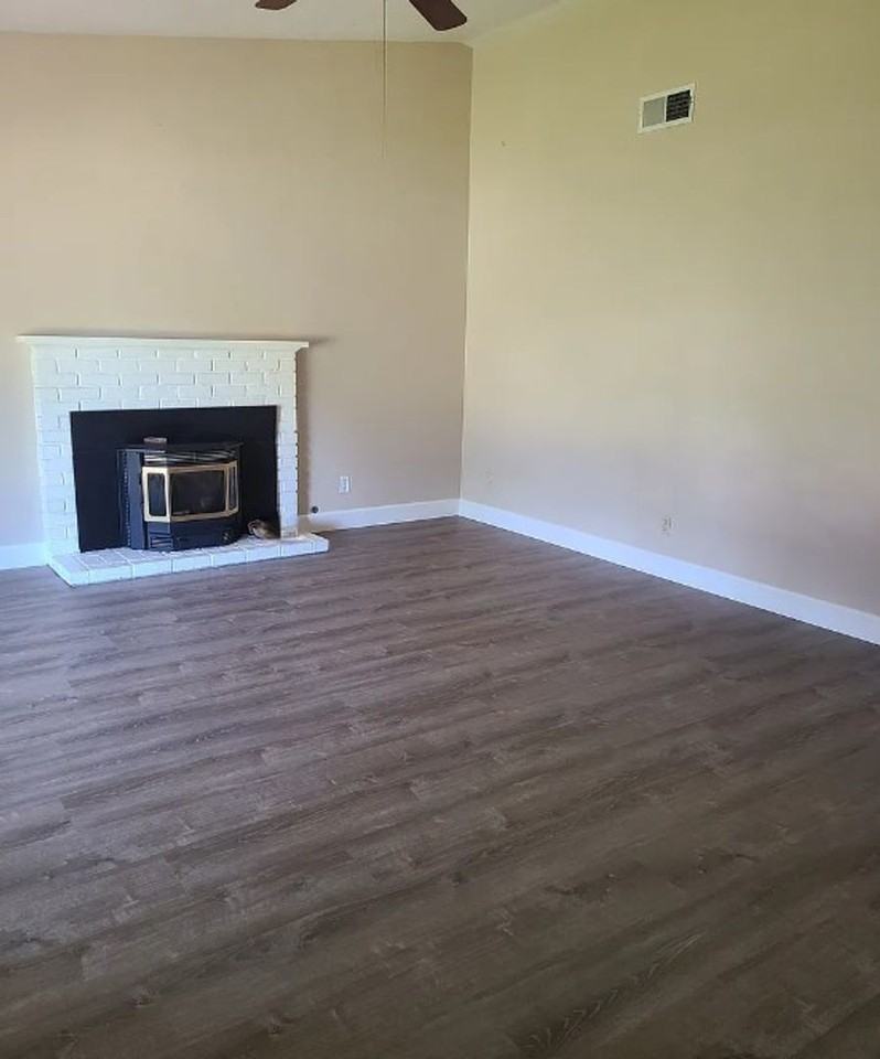 4901 Autumntree Ct - Photo 4 of 24