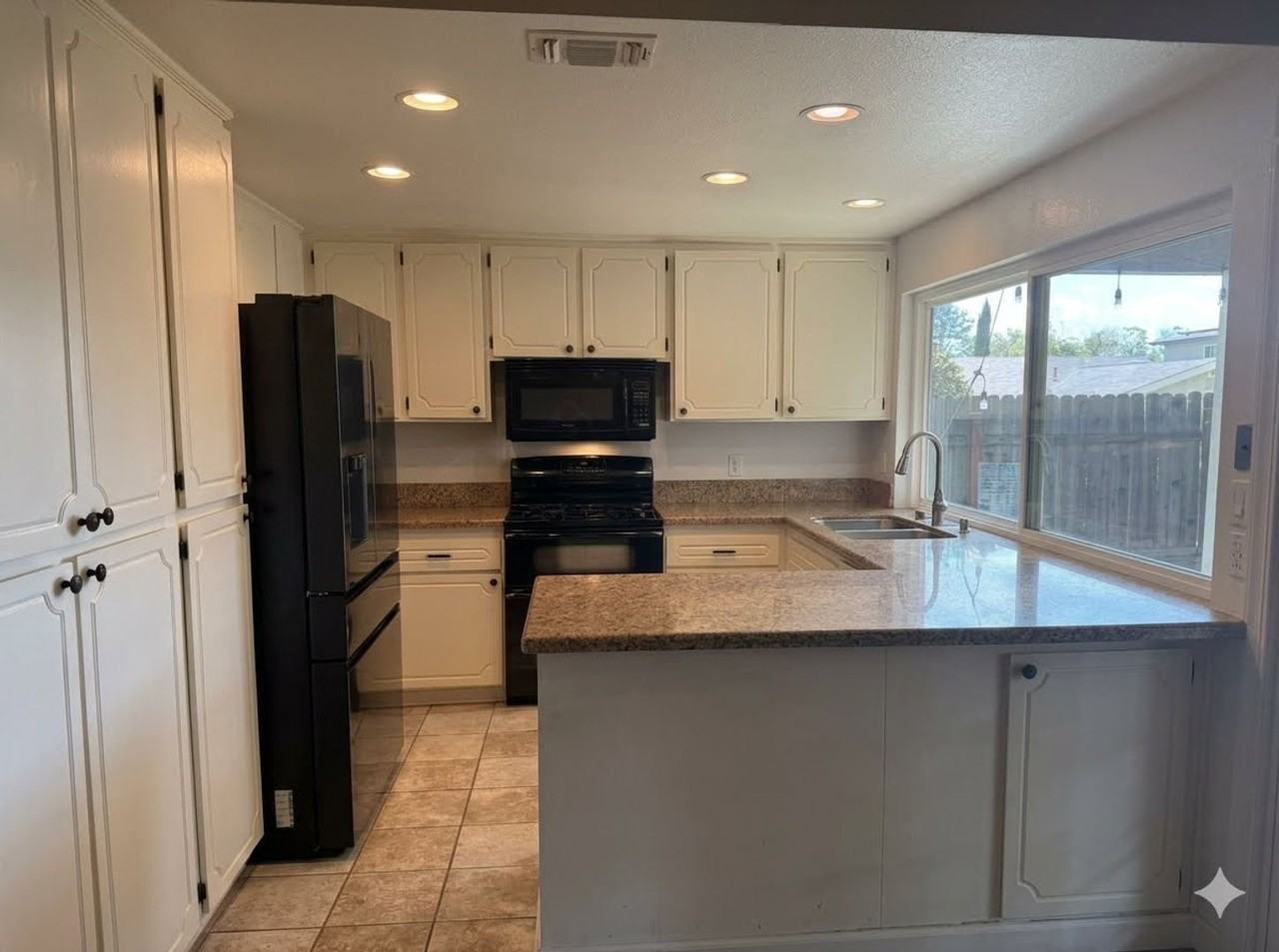 4901 Autumntree Ct - Photo 5 of 24