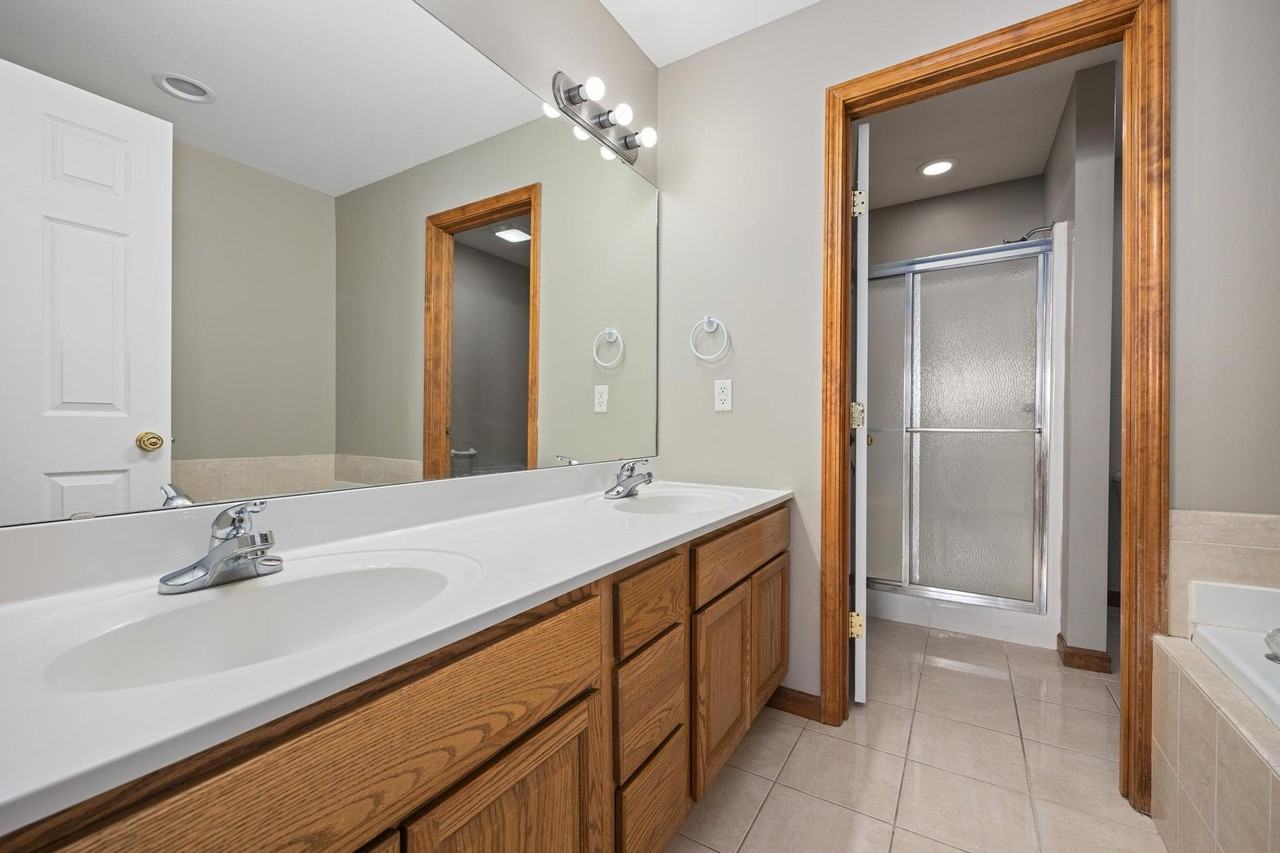 Geneva Duplex - Photo 4 of 25