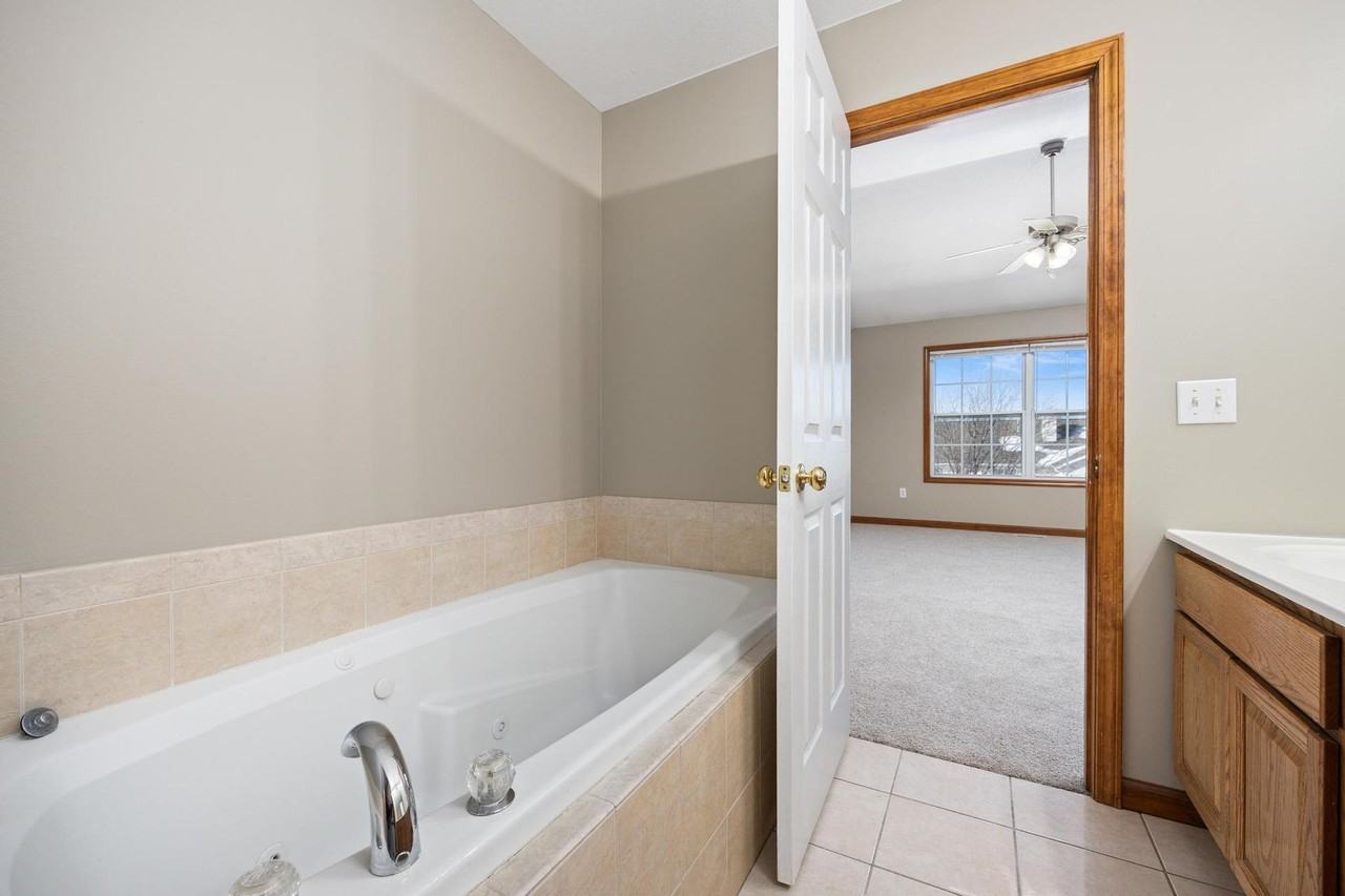 Geneva Duplex - Photo 5 of 25