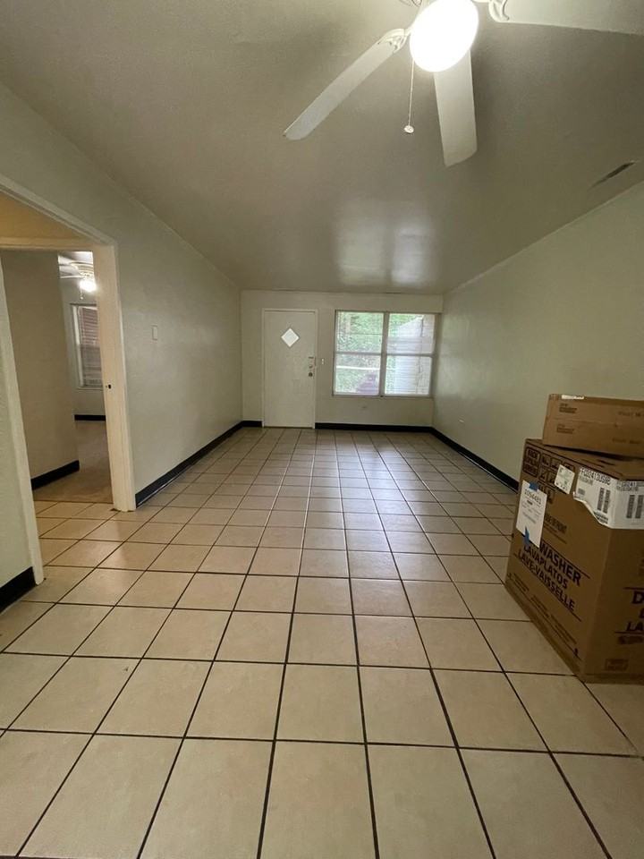 1025 Venita Dr - Photo 2 of 10