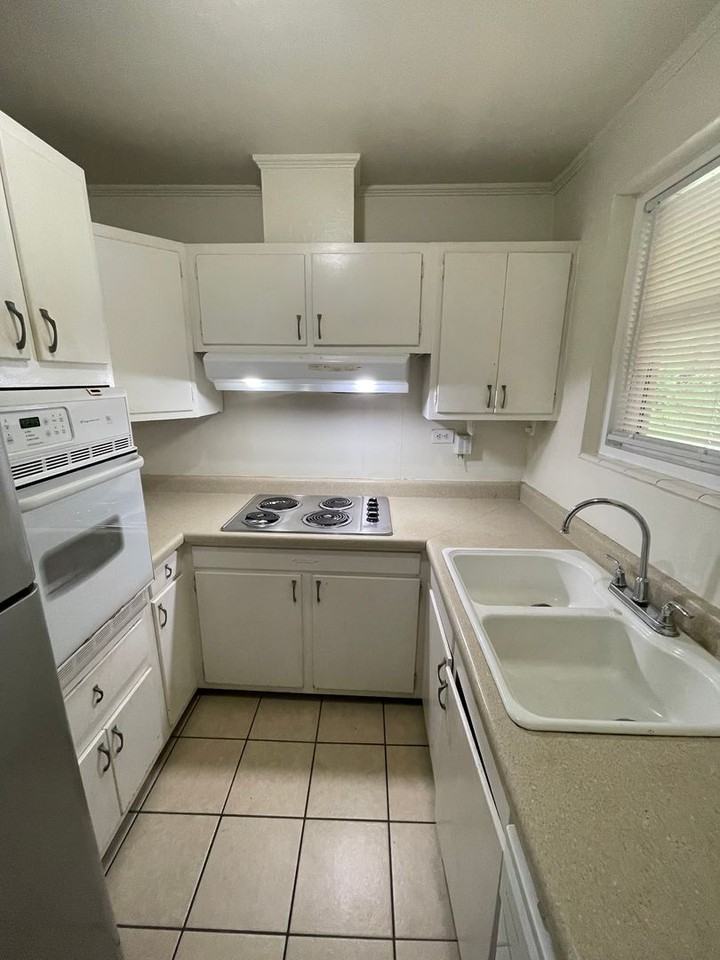 1025 Venita Dr - Photo 4 of 10