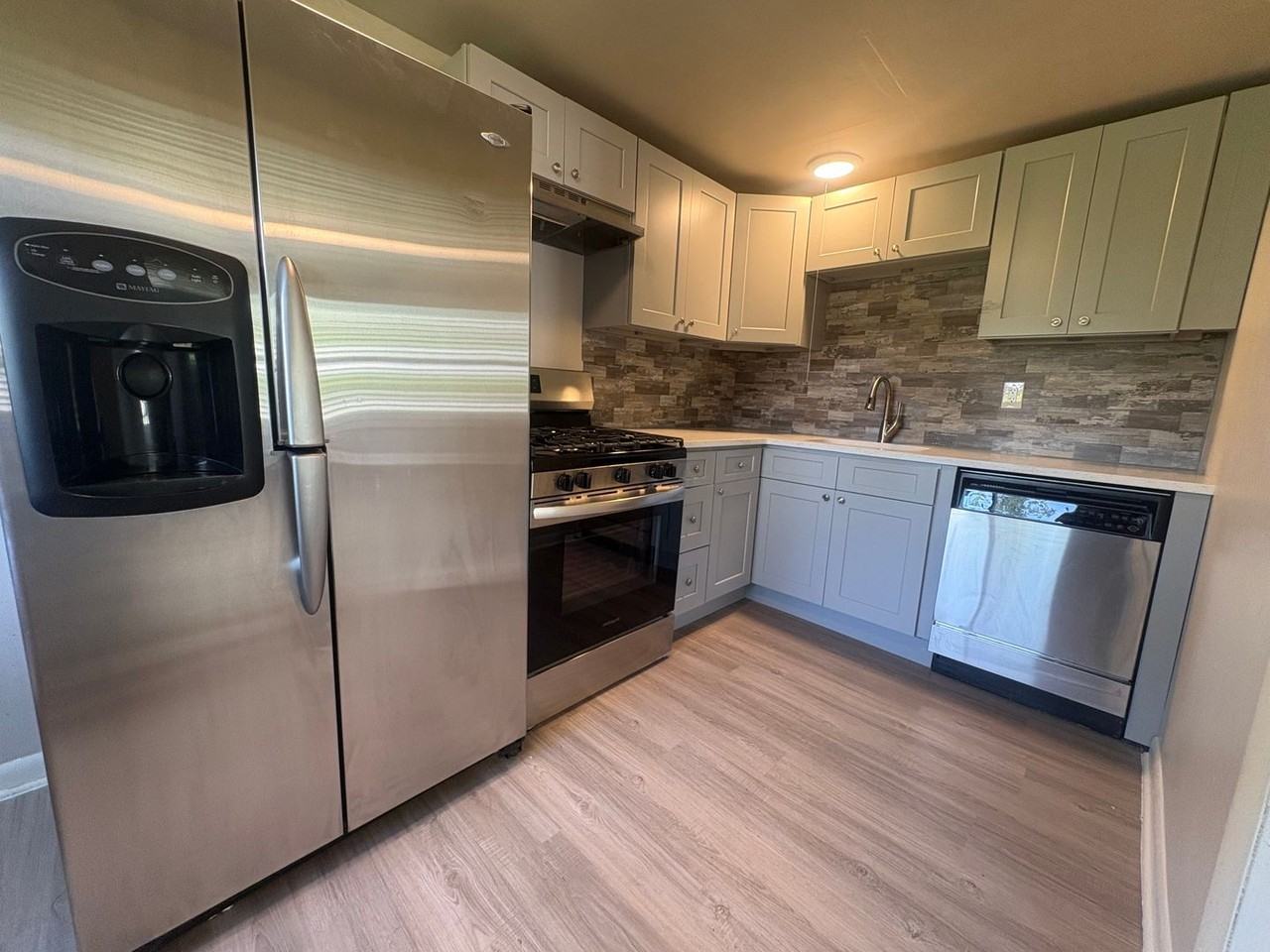 813 Lee Ave - Photo 4 of 11