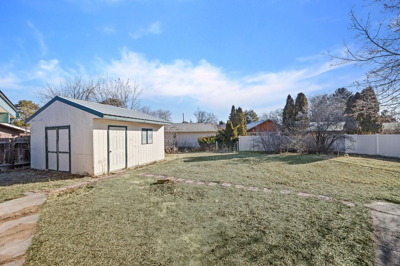 1642 Bel Air Cir - Photo 2 of 26