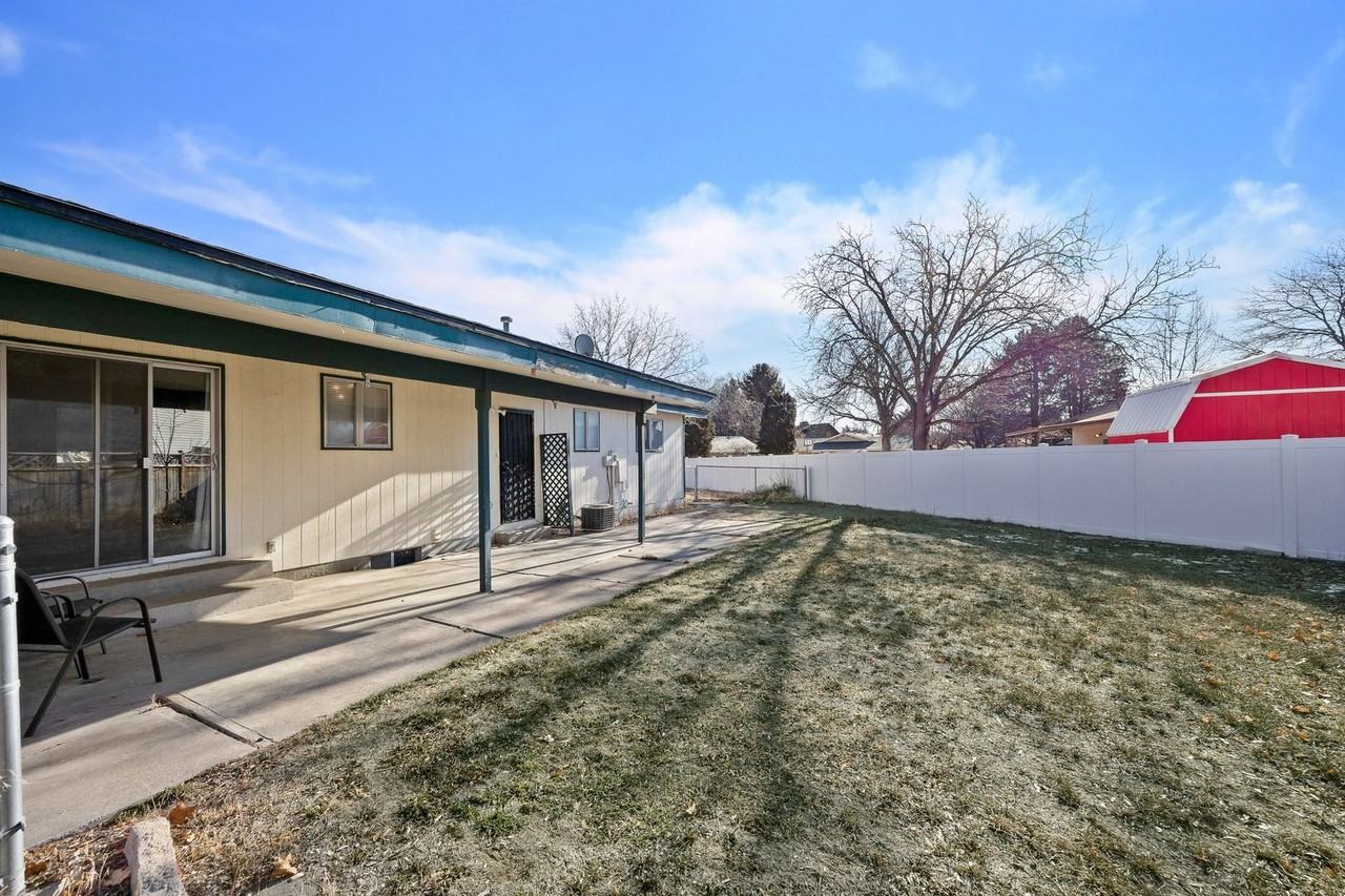 1642 Bel Air Cir - Photo 3 of 26