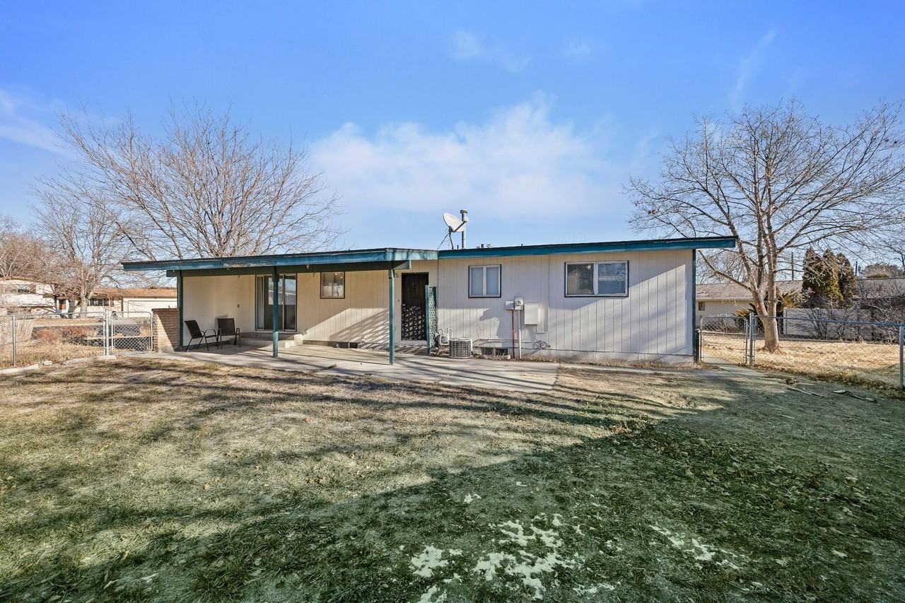 1642 Bel Air Cir - Photo 6 of 26