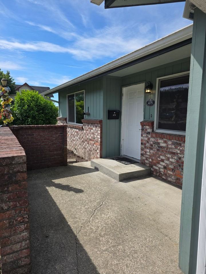 475 Sw Mcfadden Ave - Photo 3 of 16