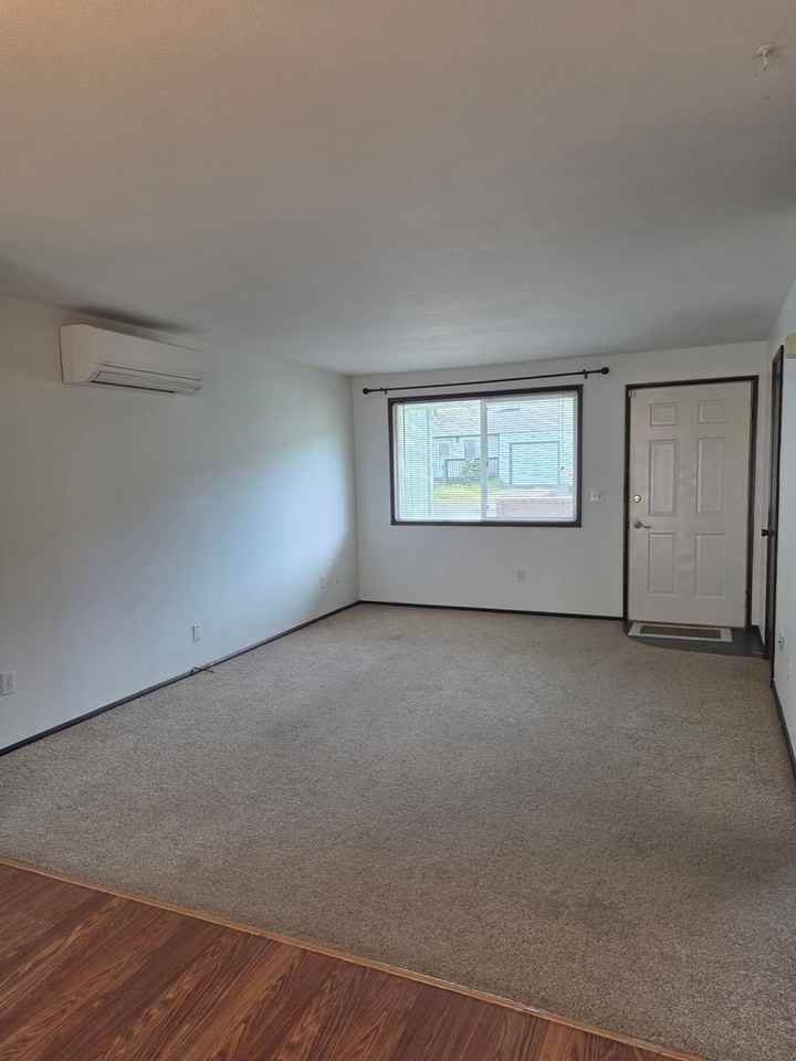 475 Sw Mcfadden Ave - Photo 4 of 16