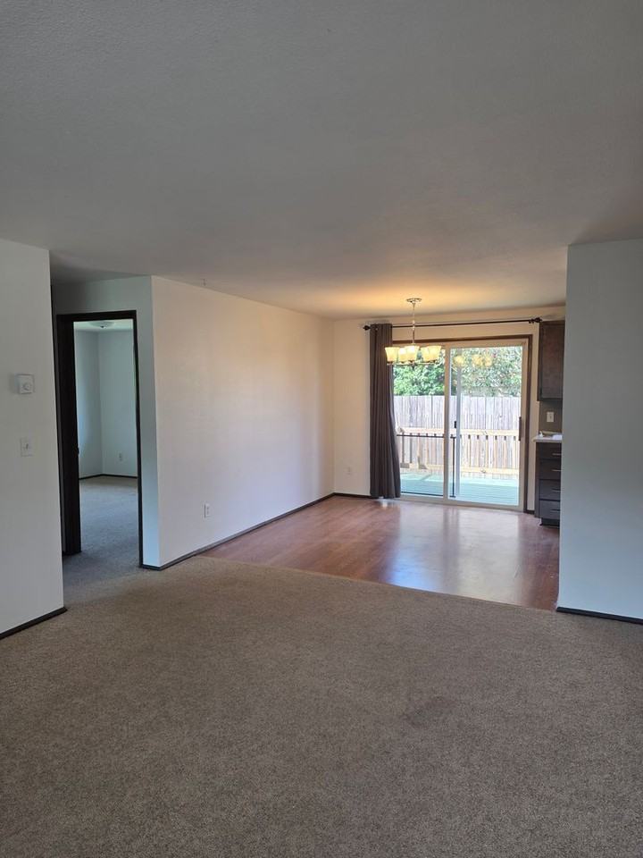 475 Sw Mcfadden Ave - Photo 5 of 16