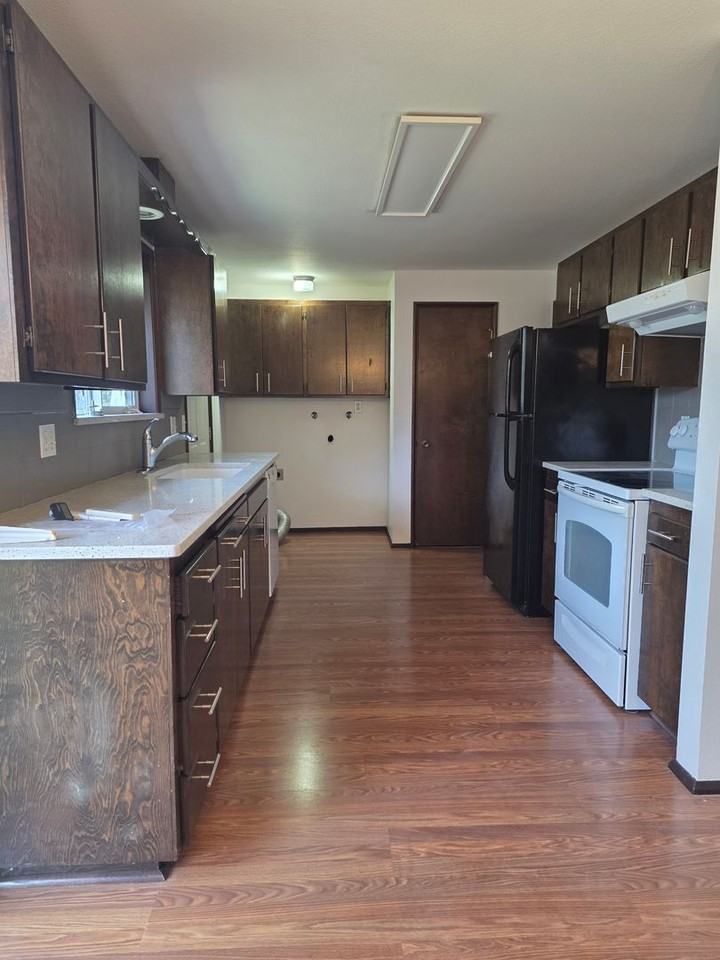 475 Sw Mcfadden Ave - Photo 6 of 16