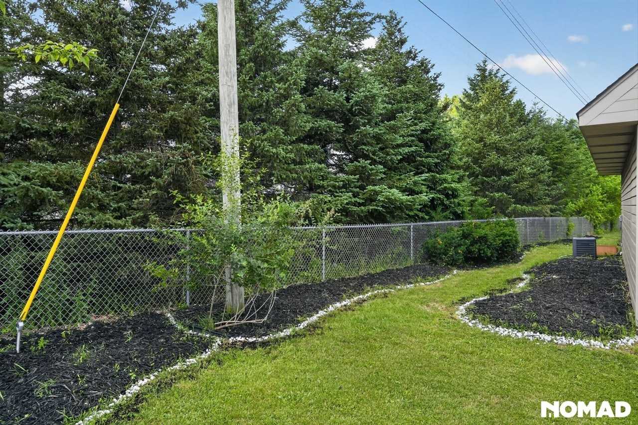 8315 Hilton Rd - Photo 5 of 47