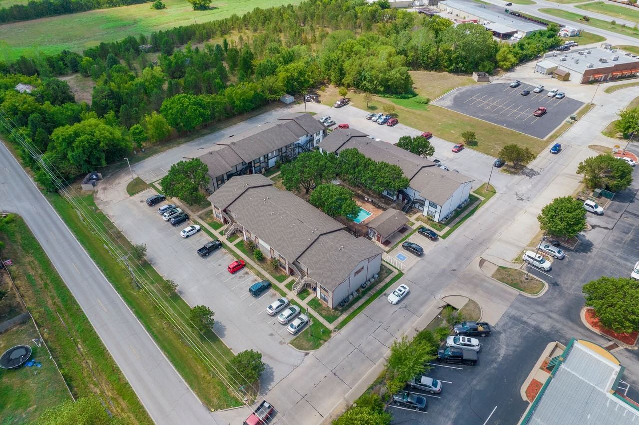 Twin Oaks Apartments - Photo 3 of 31
