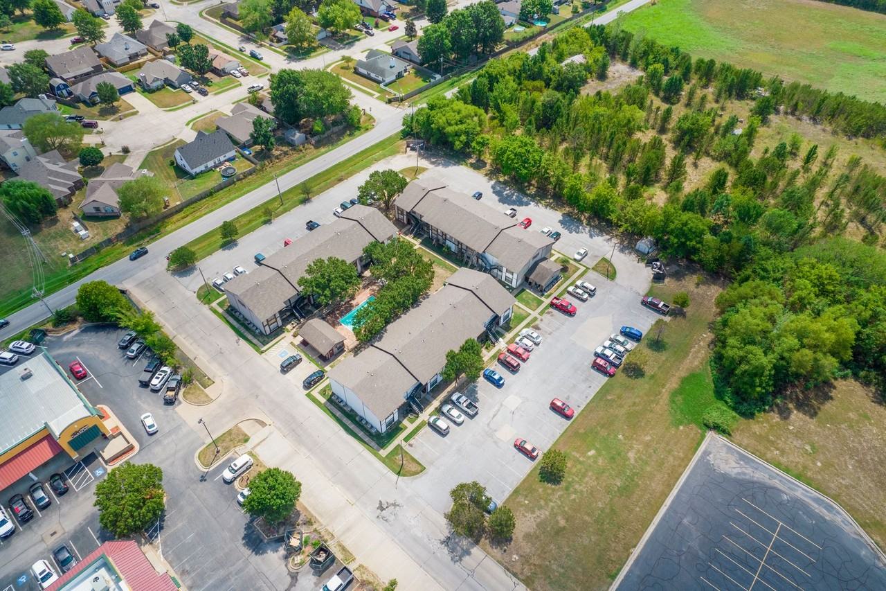 Twin Oaks Apartments - Photo 5 of 31