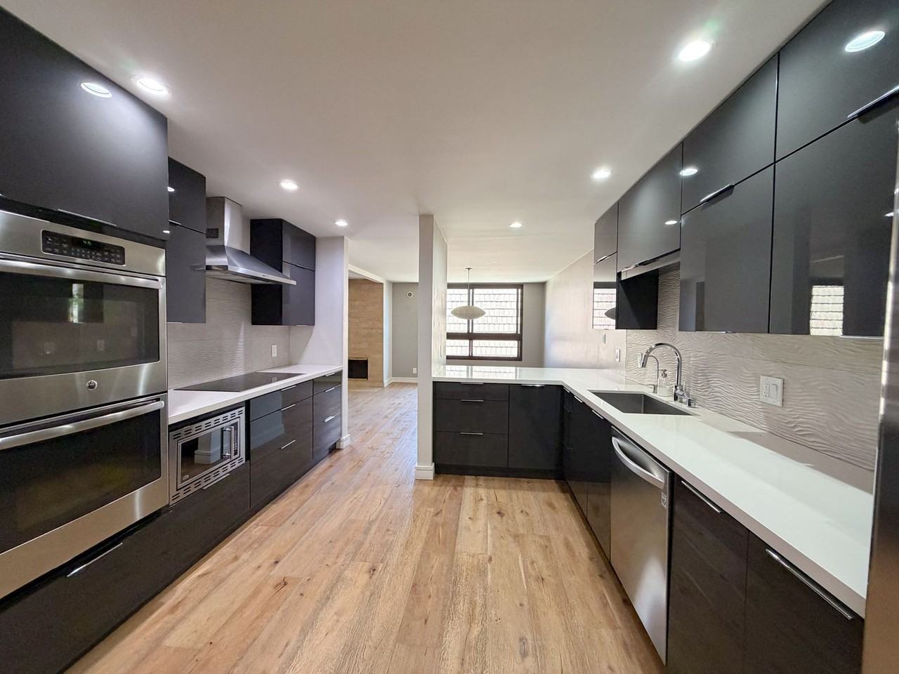 8828 Pershing Dr