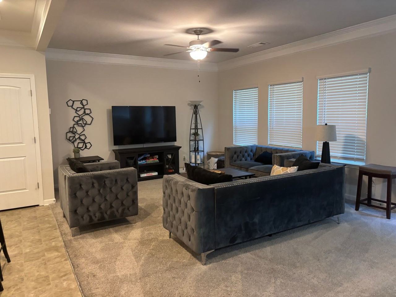 1256 Towne Square Ct - Photo 3 of 33