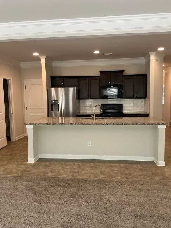 1256 Towne Square Ct - Photo 5 of 33
