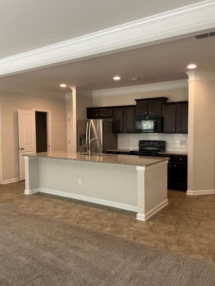 1256 Towne Square Ct - Photo 6 of 33