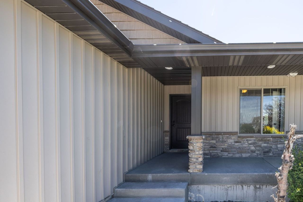 303 S Park Ave - Photo 3 of 45