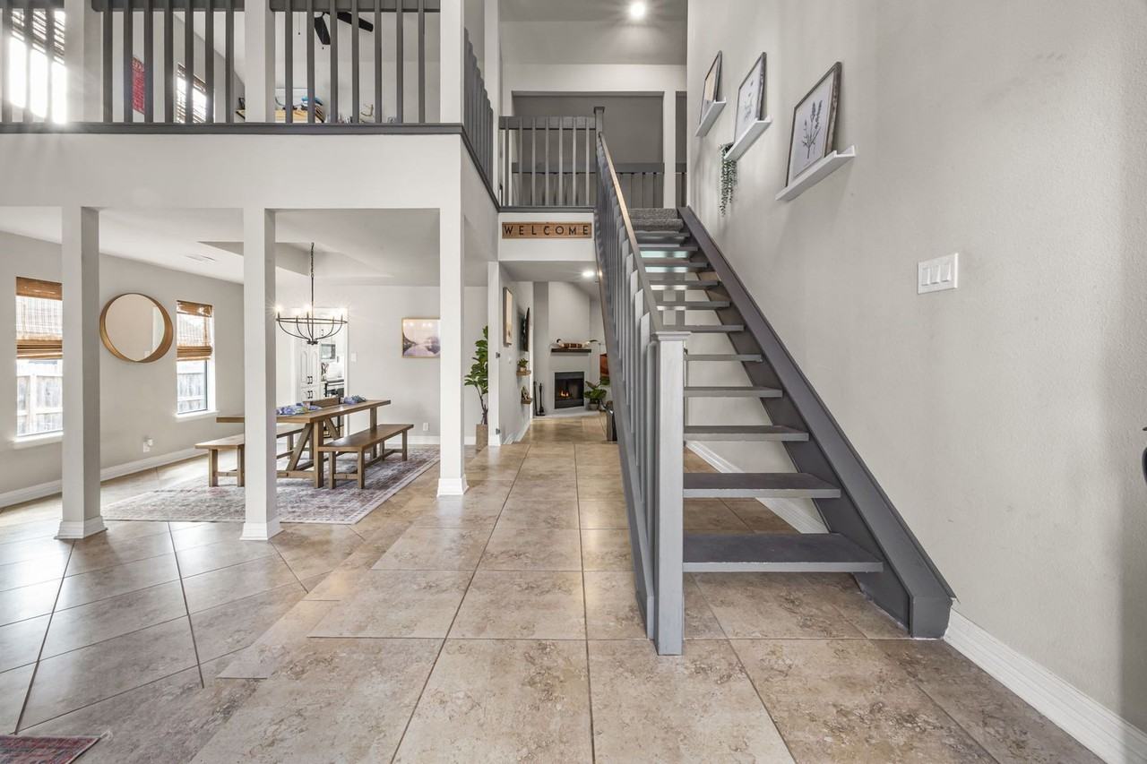 2330 Encino Pt - Photo 3 of 22