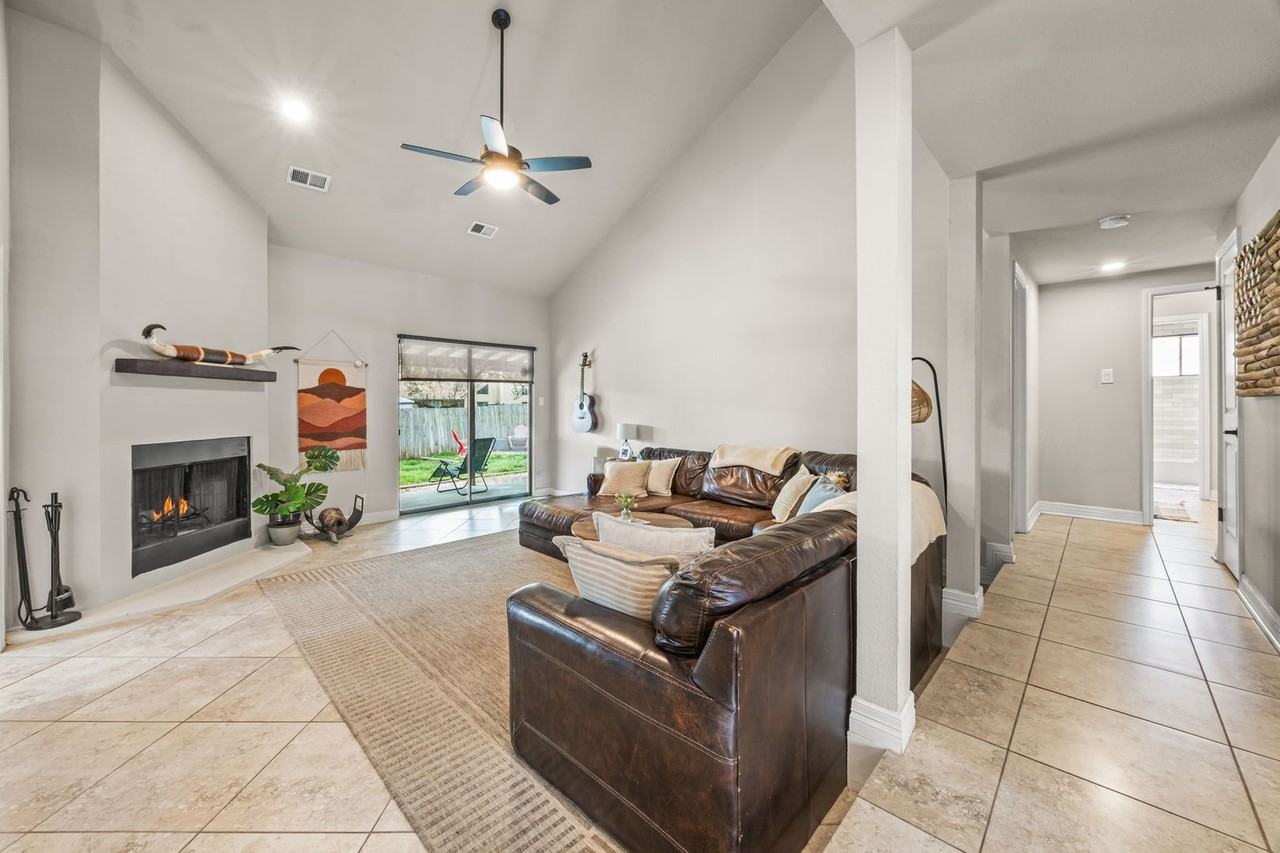 2330 Encino Pt - Photo 6 of 22