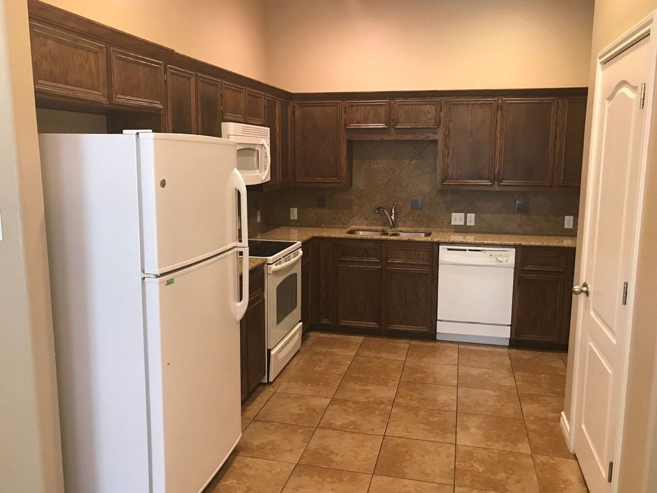 4701 Passion Flower Blvd Apt B - Photo 4 of 37