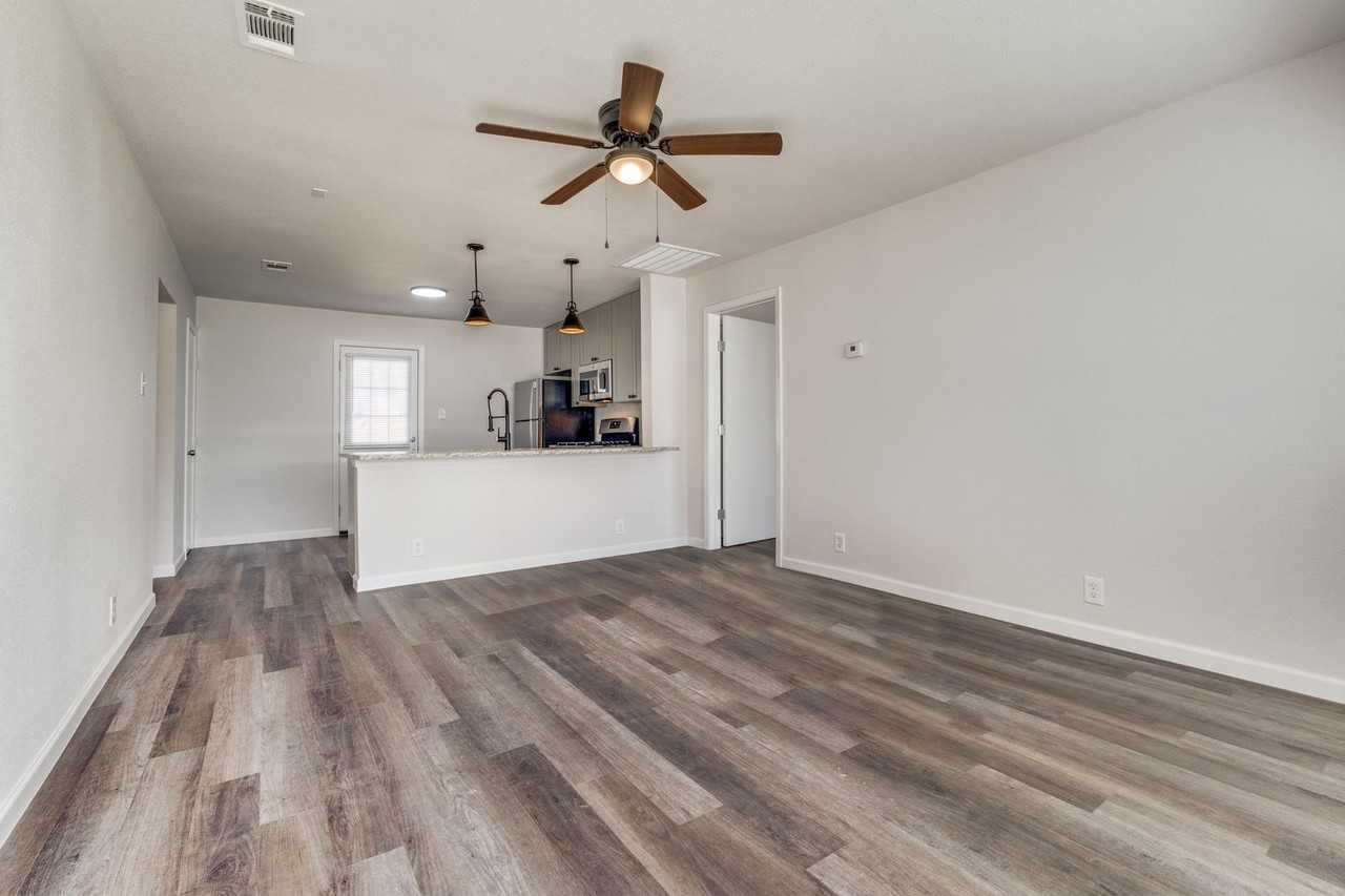 1302 Margie St - Photo 2 of 15
